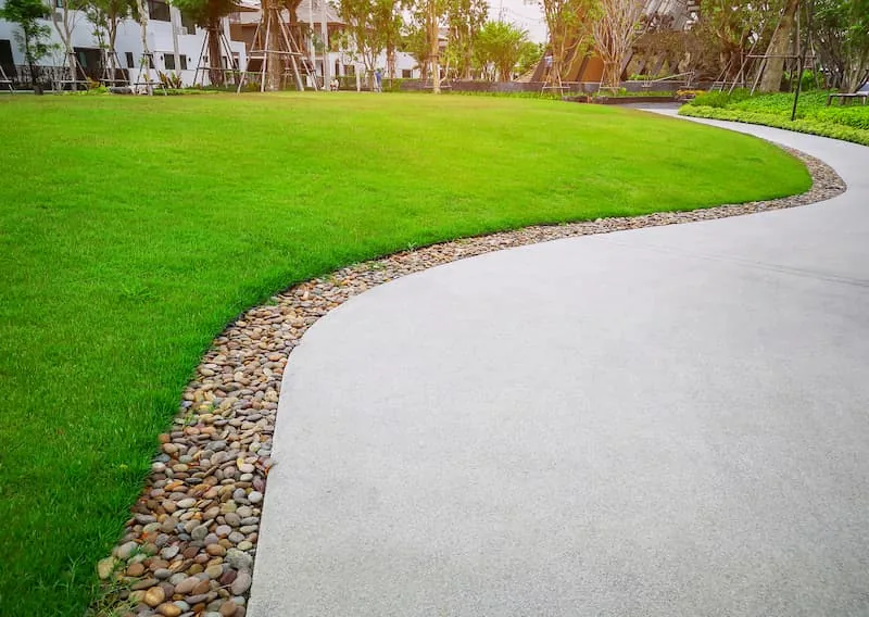 Crisp edge along a walkway